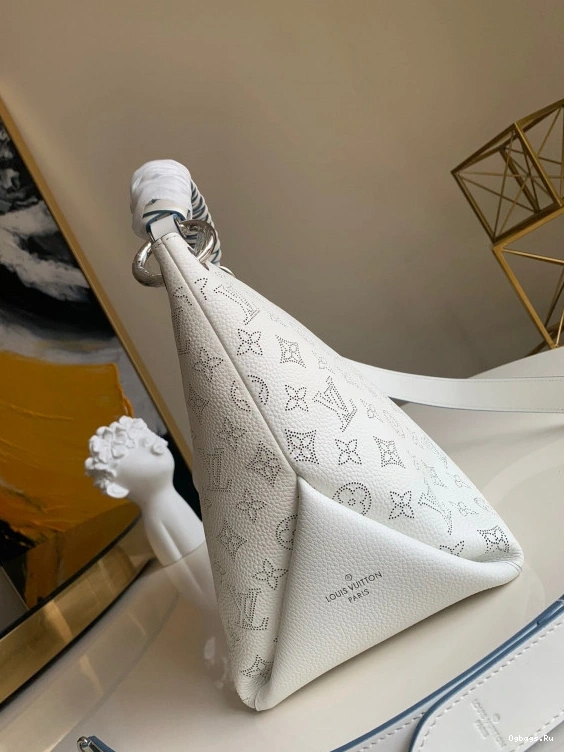 VUITTON BEAUBOURG LOUIS MM HOBO 0109